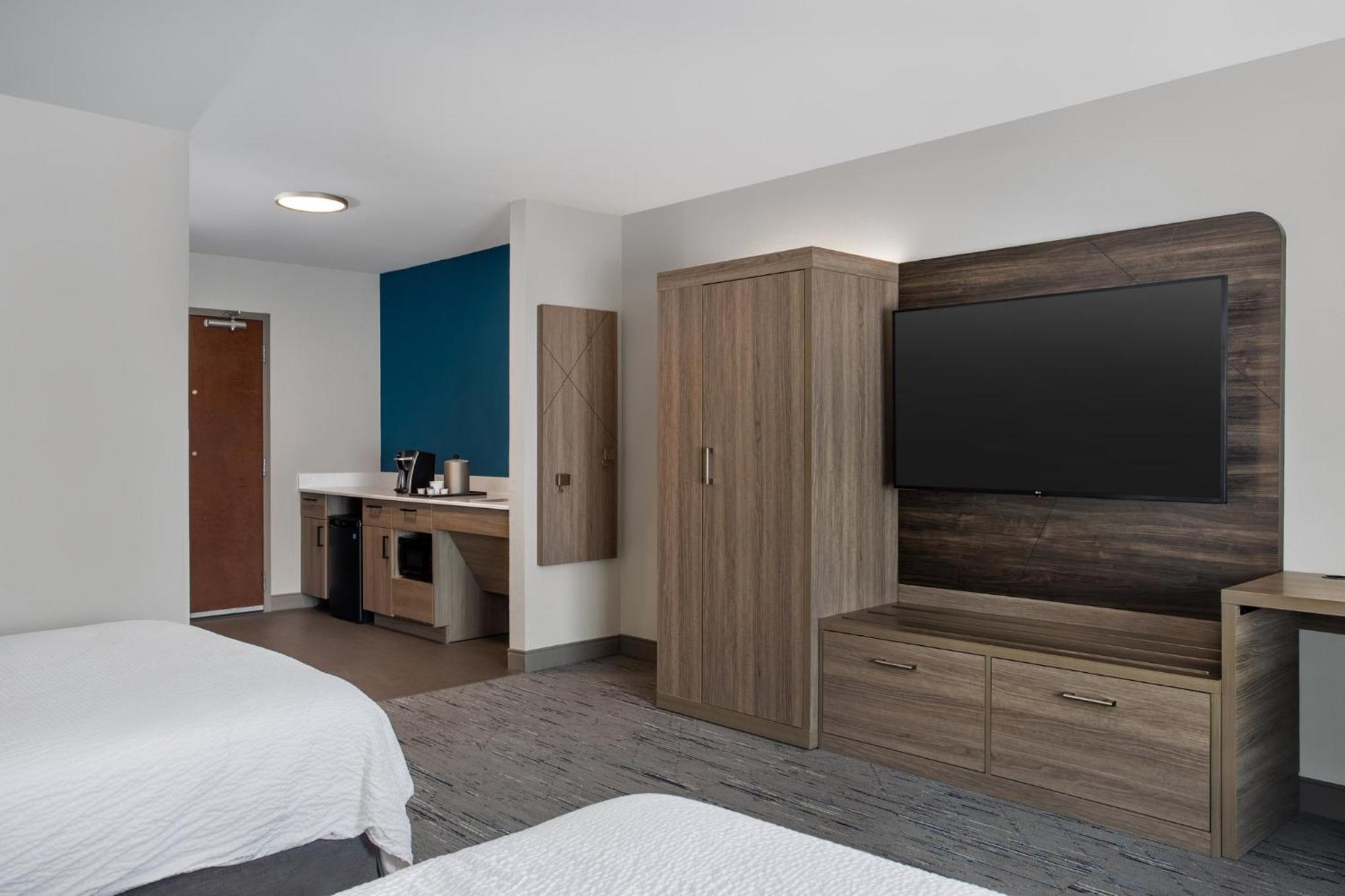 Holiday Inn Express Hotel & Suites Terre Haute By Ihg Exterior foto