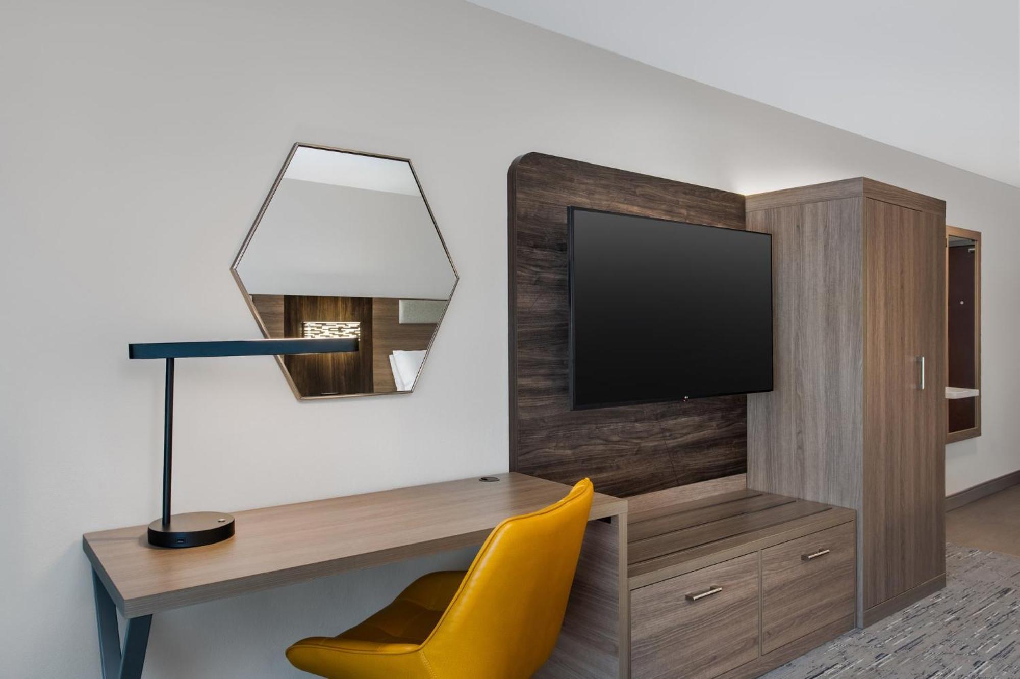 Holiday Inn Express Hotel & Suites Terre Haute By Ihg Exterior foto